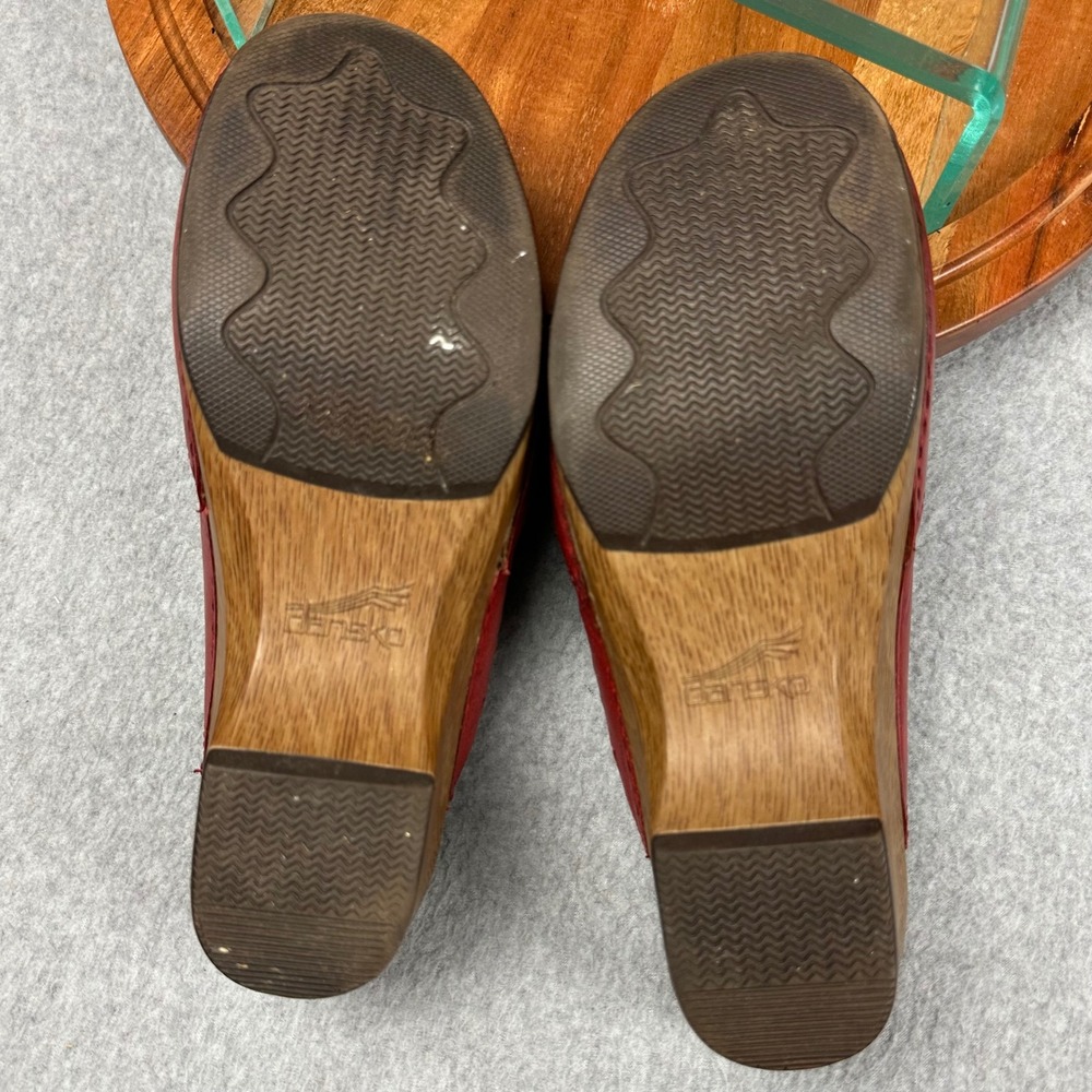 Dansko Red Leather Floral Laser Cut Perforated Clog Mules Wedge Shoes Womens 40 - Picture 12 of 12